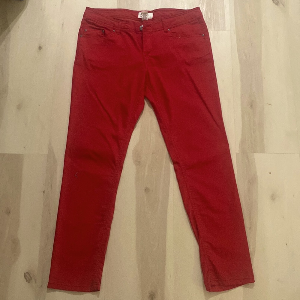 Red skinny pants